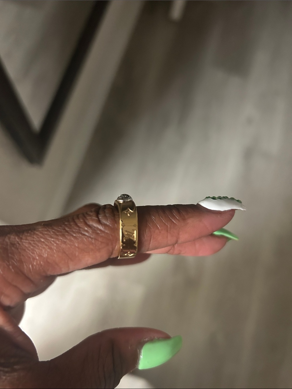 LV Two Tone semi square ring!!🥳🥳❌❌